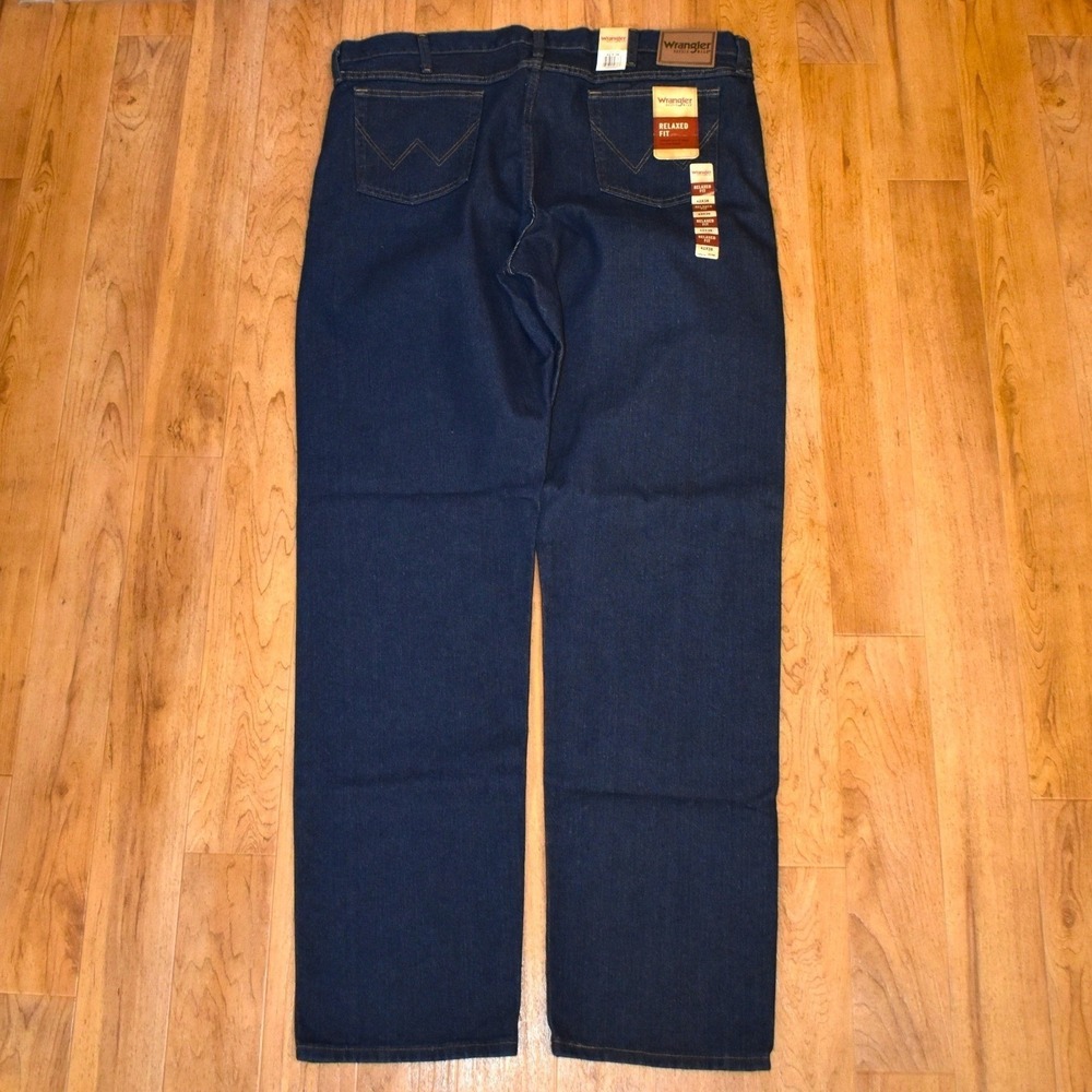 Wrangler Rugged Wear Jeans Mens 42x36 Blue NEW Relaxed Fit 1035001AN - Picture 3 of 5